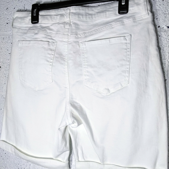 Celebrity Pink New White Denim Jean Shorts Size 15/32 - Picture 3 of 9
